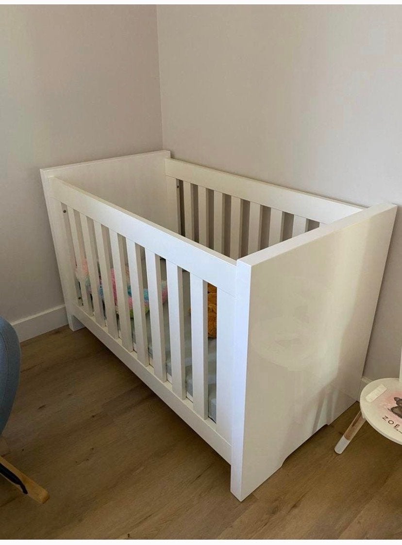 Complete 3-delige babykamer set (ledikant, commode, kast), Kinderen en Baby's, Kinderkamer | Complete kinderkamers, Ophalen, Gebruikt