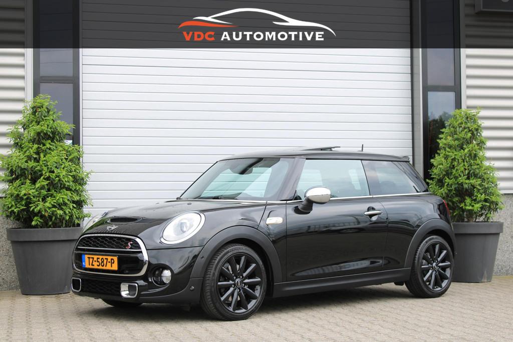 MINI 3-Deurs 2.0 Cooper S Chili Pano | Stoelverwarming | Nav, 1998 cc, Gebruikt, 4 stoelen, Leder en Stof