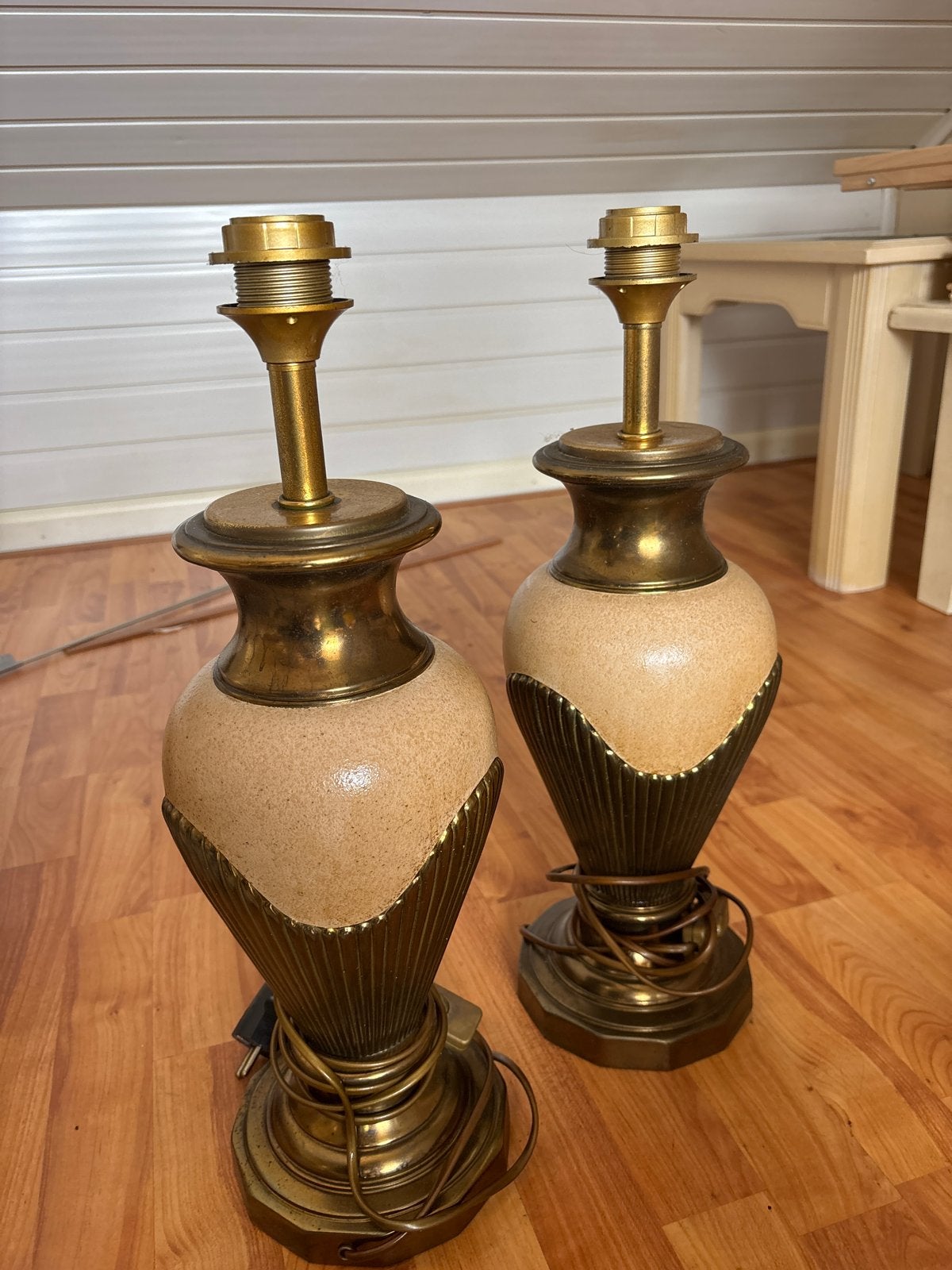 Set van 2 vintage tafellampen, messing en crème, Ophalen