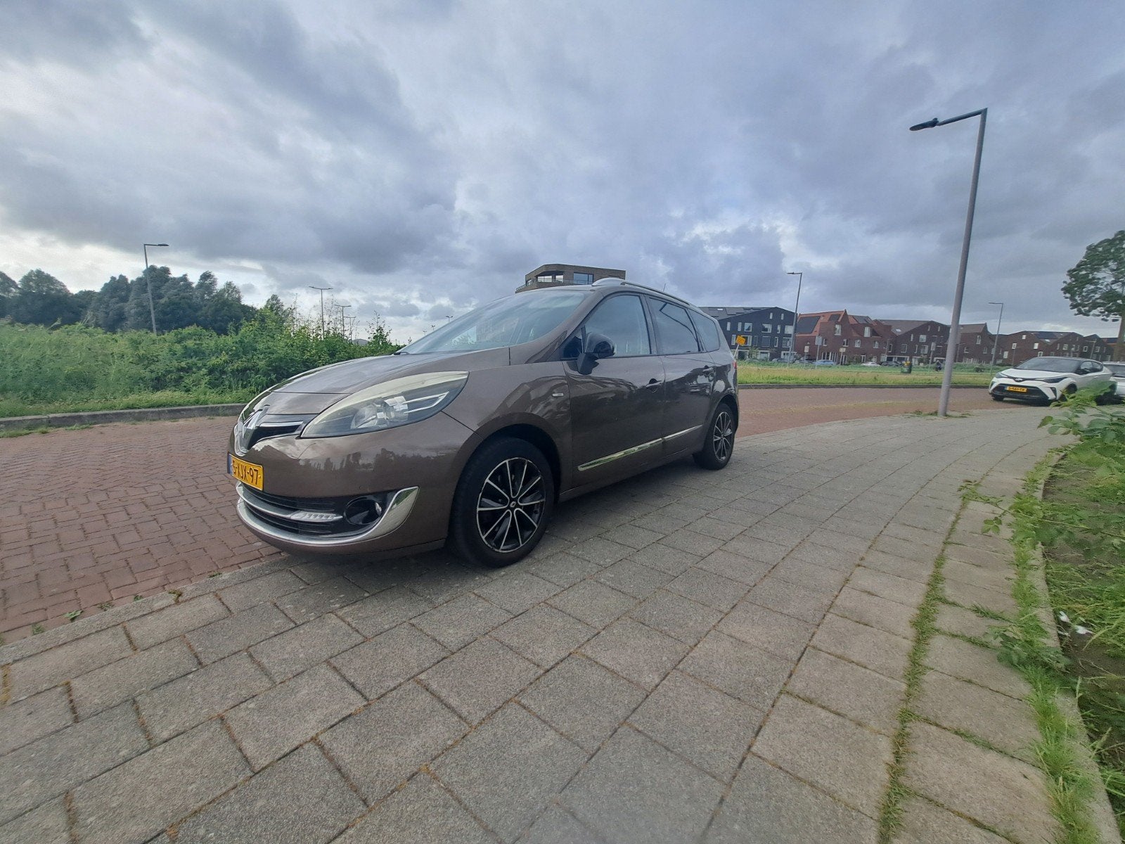 Renault Grand Scenic 1.2 TCE 85KW 7P 2013 Bruin, Auto's, Renault, Voorwielaandrijving, 4 cilinders, Bruin, 7 stoelen