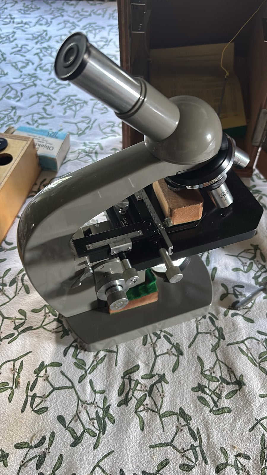 Vintage Olympus K 200130 microscoop met houten kist, Ophalen, Gebruikt, 400x tot 1000x, Biologische microscoop