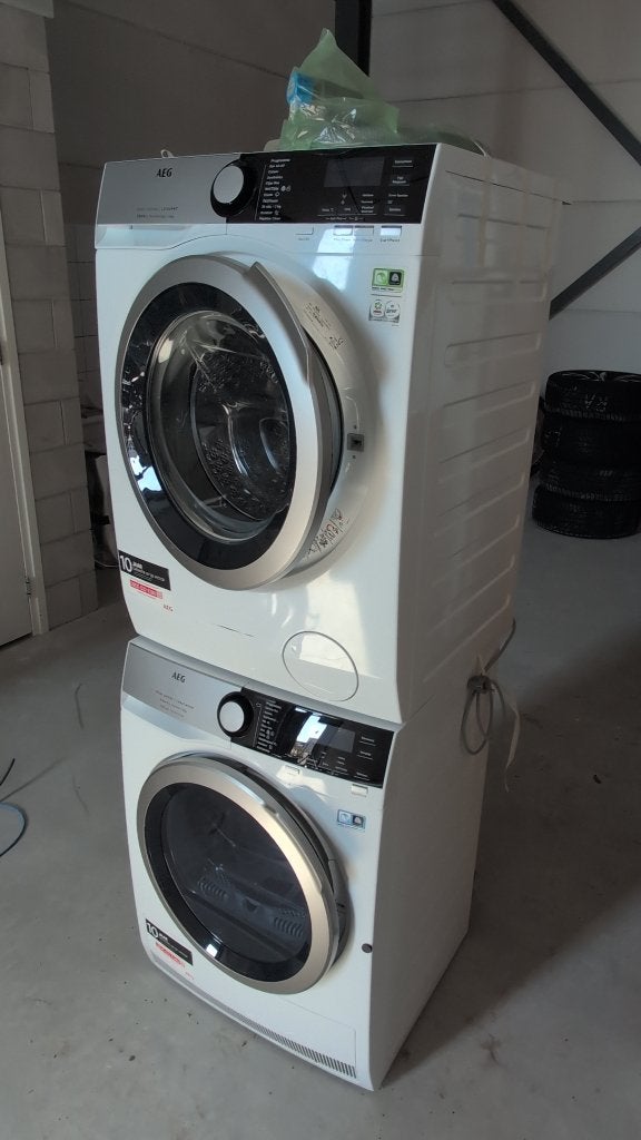 Set van AEG wasmachine + droger, 8 tot 10 kg, Ophalen, Gebruikt, 85 tot 90 cm
