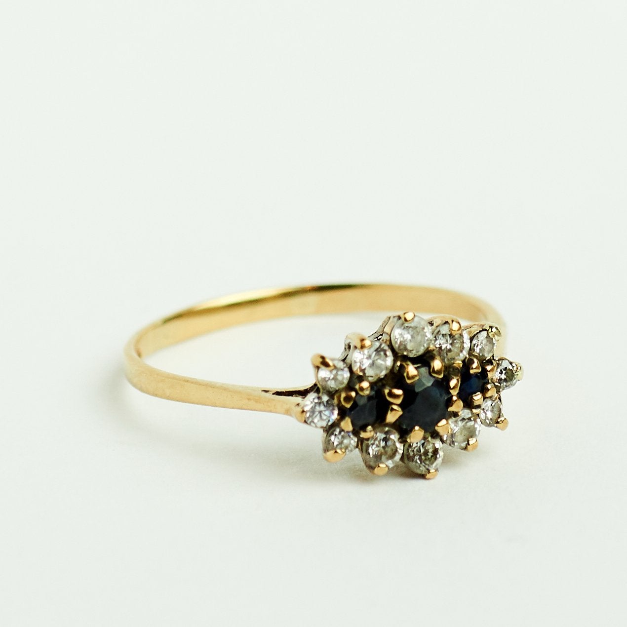 Vintage gouden ring saffier en diamant klassiek verloving, 18 tot 19, Heer, Ophalen of Verzenden, Zo goed als nieuw
