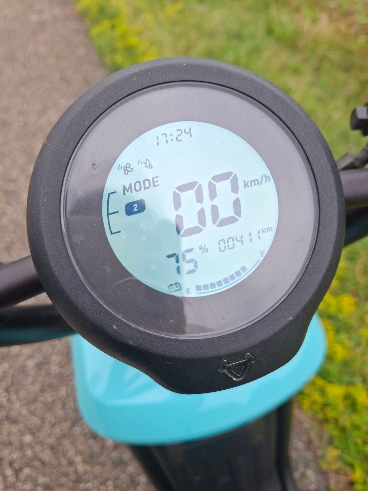 Niu elektrische scooter met topkoffer, Fietsen en Brommers, Brommers | Overige merken, Ophalen, Zo goed als nieuw, Maximaal 25 km/u