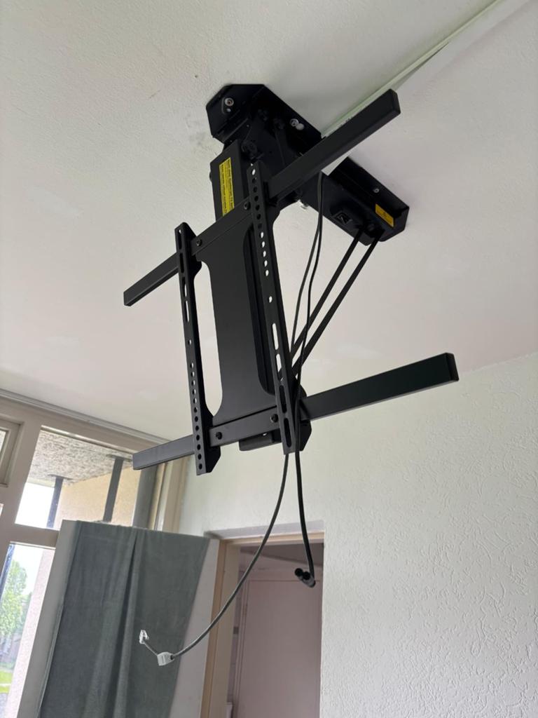 Elektrische TV Plafondbeugel - Zwart, Ophalen, Gebruikt