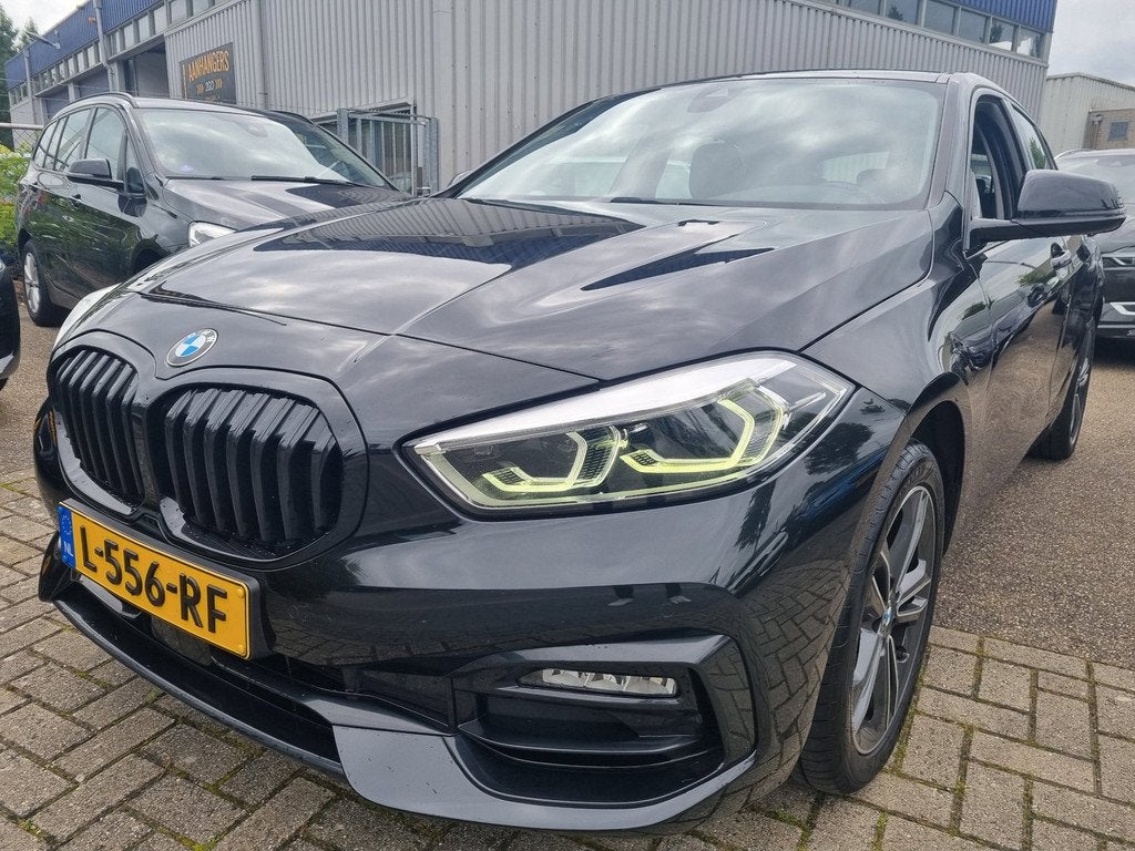 BMW 1-serie 118i Business Edition Plus Sportleder Navi, Auto's, 136 pk, Gebruikt, Automatische klimaatregeling, Zwart