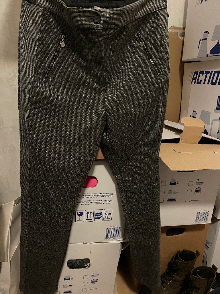 Broek Poools maat 42 met glittertje in de stof, Kleding | Dames, Broeken en Pantalons, Maat 42/44 (L), Ophalen of Verzenden, Zo goed als nieuw