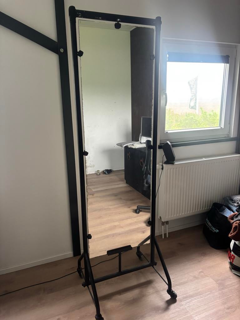 Vintage passpiegel op wielen - Zwart frame, Ophalen, Gebruikt, 150 tot 200 cm, Rechthoekig