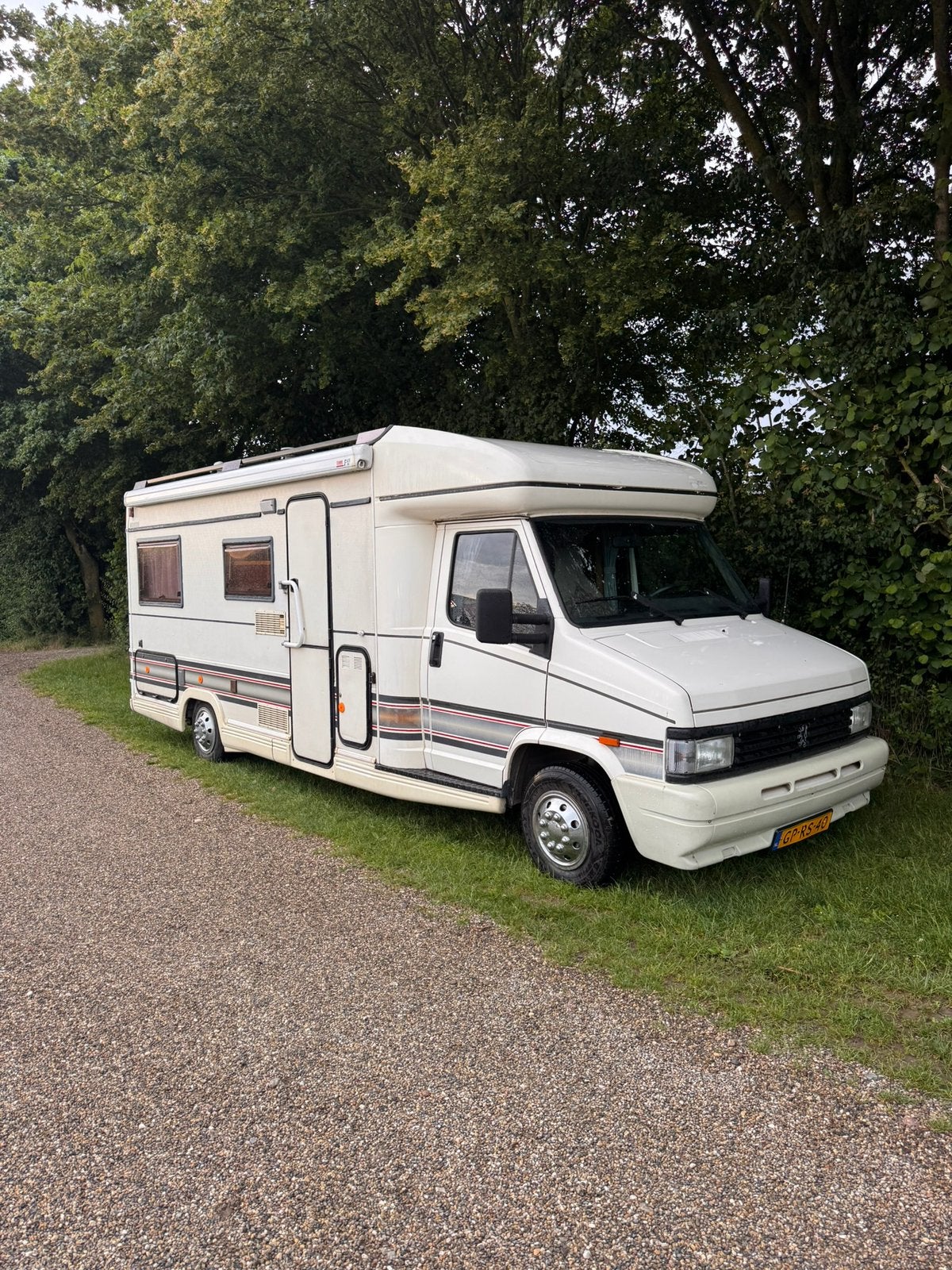 Vintage Burstner met fris nieuw zomers interieur., Caravans en Kamperen, Campers, Overige merken, Standaard zit, Alkoof, Ringverwarming