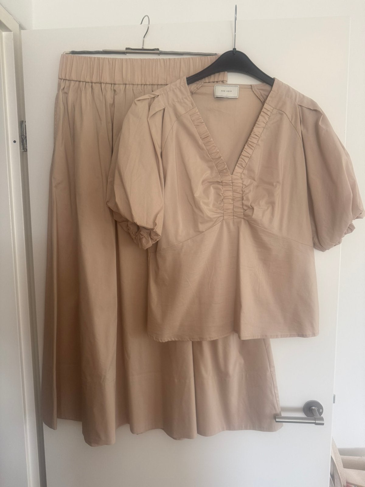 Neo Noir Irina Poplin Blouse & Rok Set - maat 38, Kleding | Dames, Blouses en Tunieken, Ophalen of Verzenden, Zo goed als nieuw