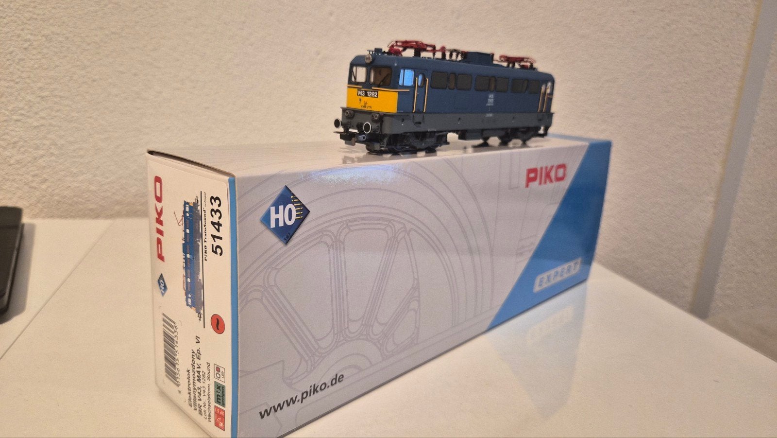 PIKO 51433 Elok BR V43 MAV nieuw AC, Hobby en Vrije tijd, Modeltreinen | H0, Wisselstroom, Locomotief, Verzenden, Nieuw