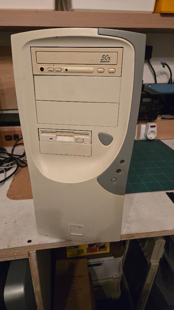 Retro PC - Pentium 2 - Win98SE- 128MB - Geforce2 Ti - SSD, Computers en Software, Ophalen, Asus