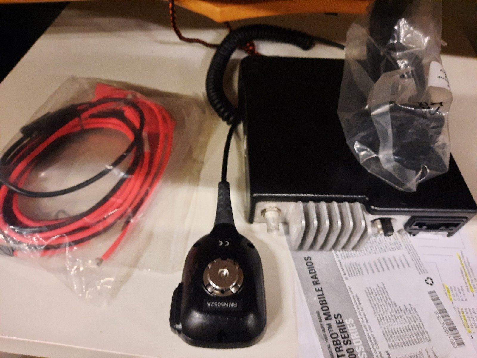 Motorola DM4401 e UHF mobilofoon, Telecommunicatie, Ophalen, Gebruikt, Zender en Ontvanger