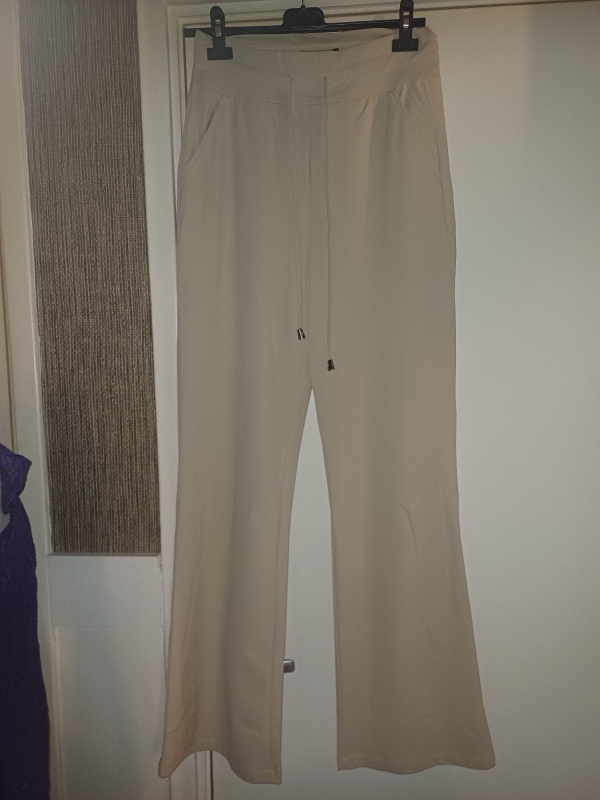 Mi piace travelbroek straight leg Sand - maten S en M, Mp, Mp, Beige, Nieuw