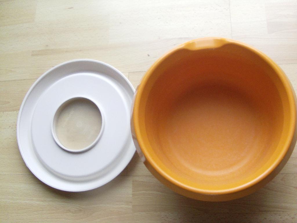 Mixer kom en een eierdoos, Ophalen, Zo goed als nieuw