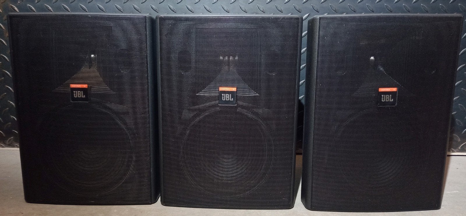 3 JBL Control 28 binnen/buiten speakers excl muurbevestiging