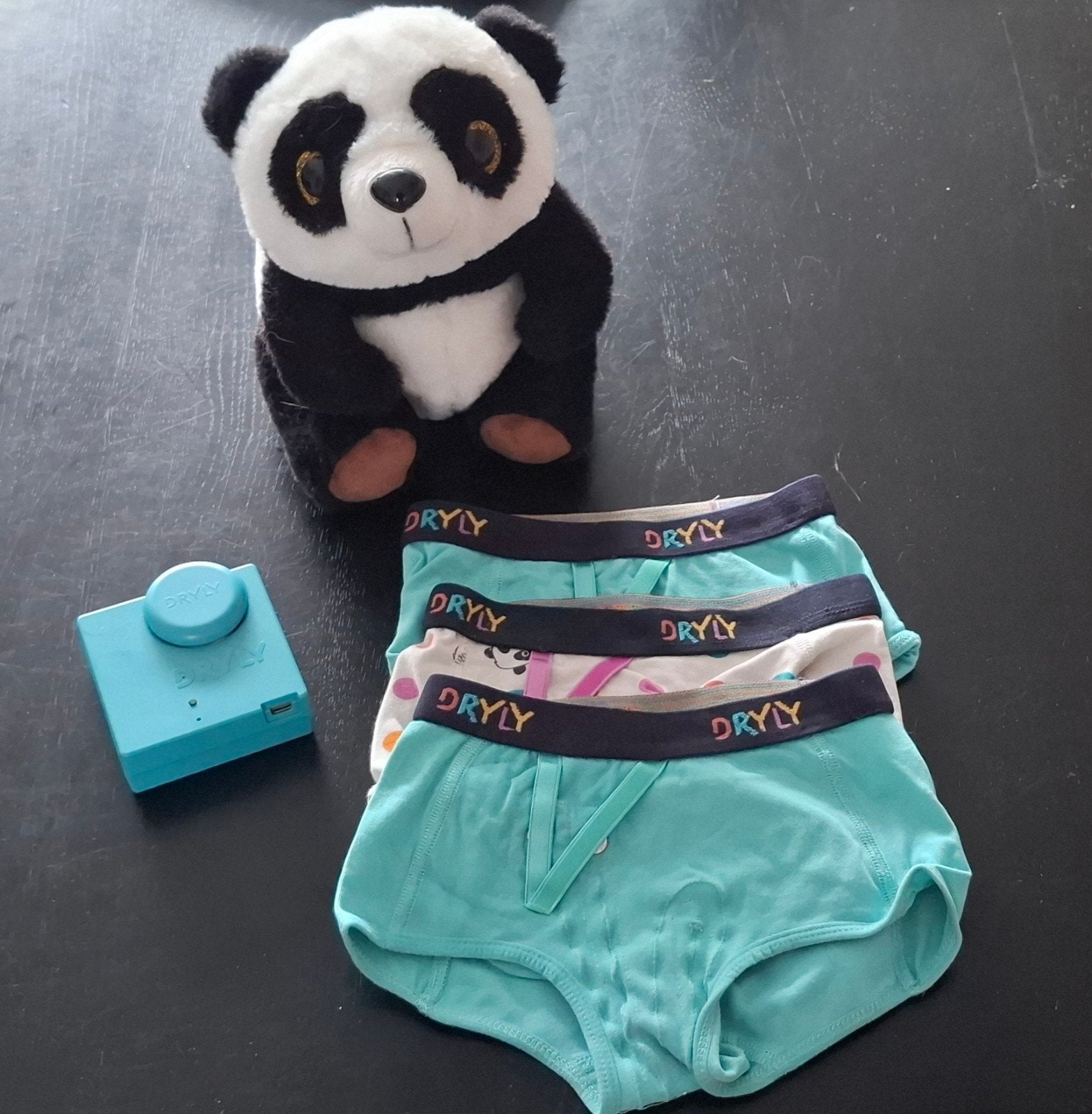 Dryly plaswekker met 3 onderbroeken en panda knuffel, Kinderen en Baby's, Overige Kinderen en Baby's, Ophalen, Zo goed als nieuw