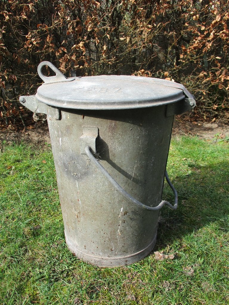 Oude zinken emmer Gemeente Asten., Verzenden