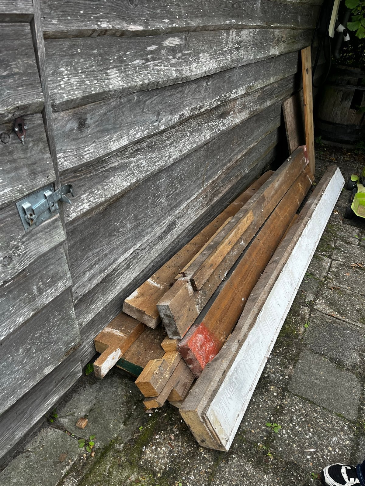 Diverse gebruikte houten balken en planken, Gebruikt, Ophalen of Verzenden, Balk, Overige houtsoorten