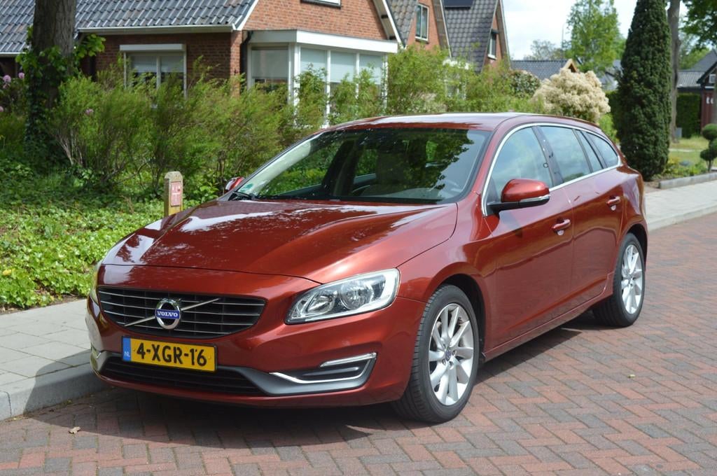 Volvo V60 2.0 D4 Summum ORG NL/NAP/trekhaak/leer, 1502 kg, 4 cilinders, Diesel, 168 €/maand