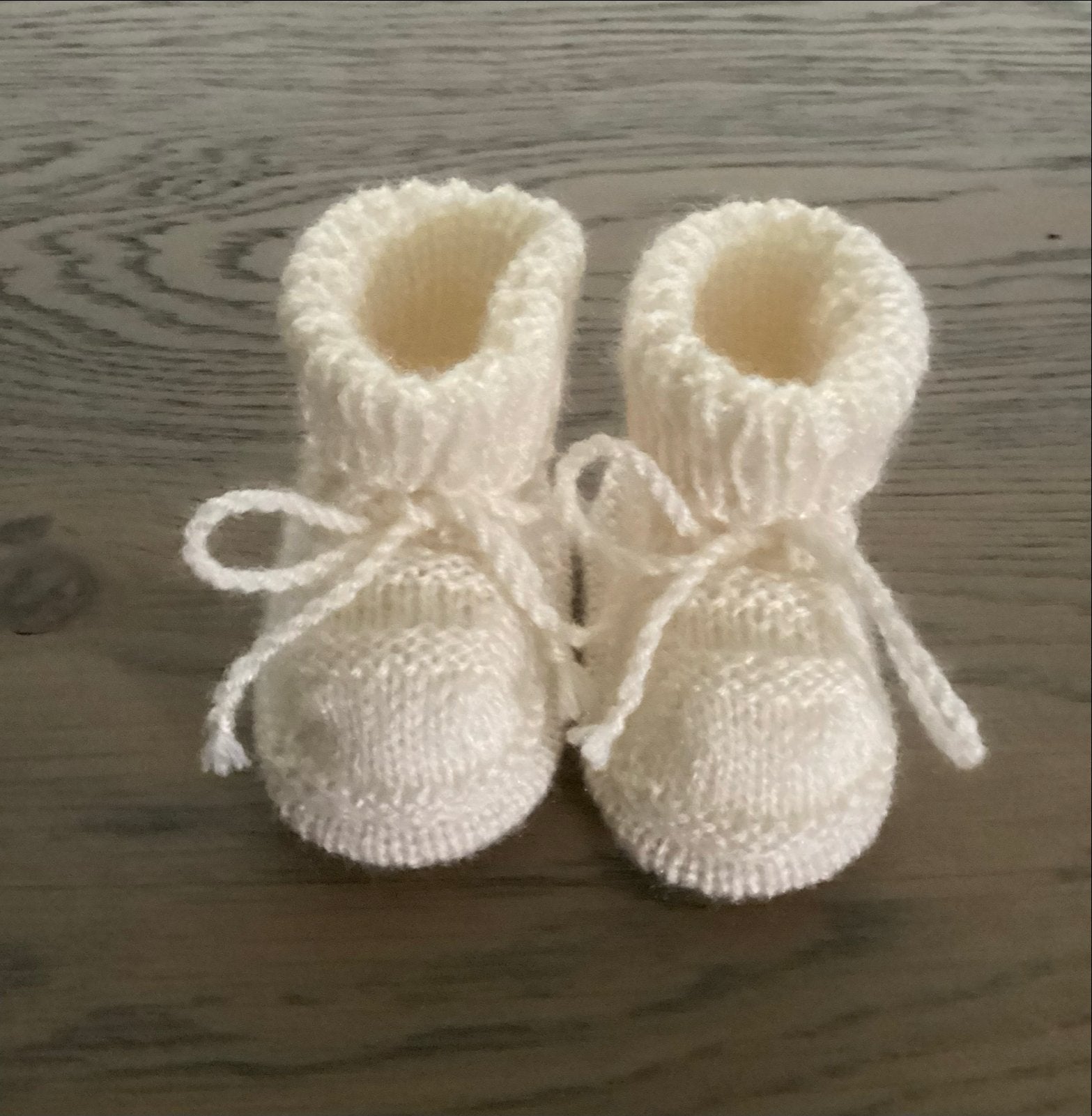 Handgebreide babysokjes - Ecru., Ophalen of Verzenden, Nieuw, Jongetje of Meisje, Sokjes