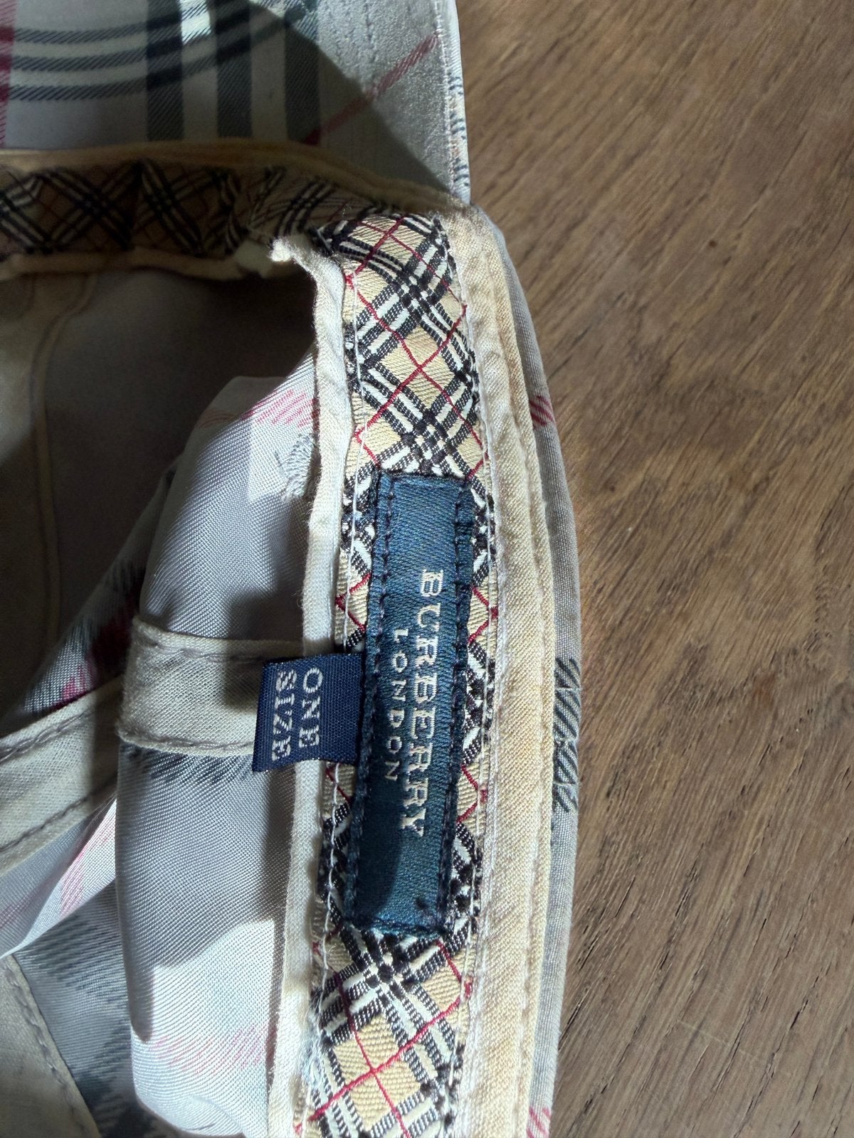 Burberry London, Ophalen, Gedragen, One size fits all, Pet