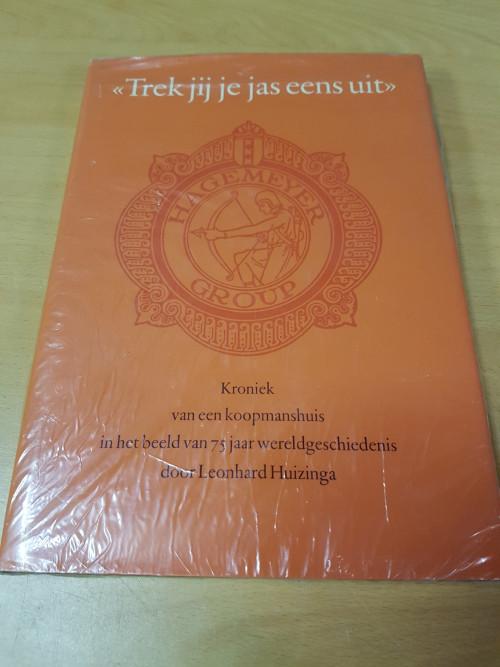 boek trek jij je jas eens uit, Ophalen of Verzenden