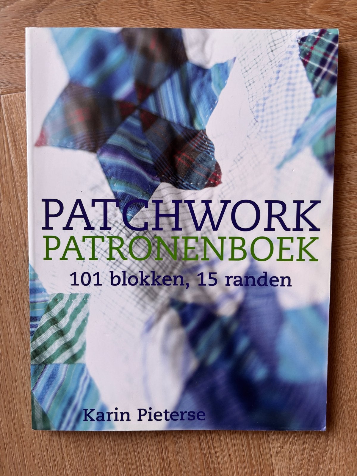 Patchwork Patronenboek - 101 blokken, 15 randen, Ophalen of Verzenden, Zo goed als nieuw, Borduren en Naaien