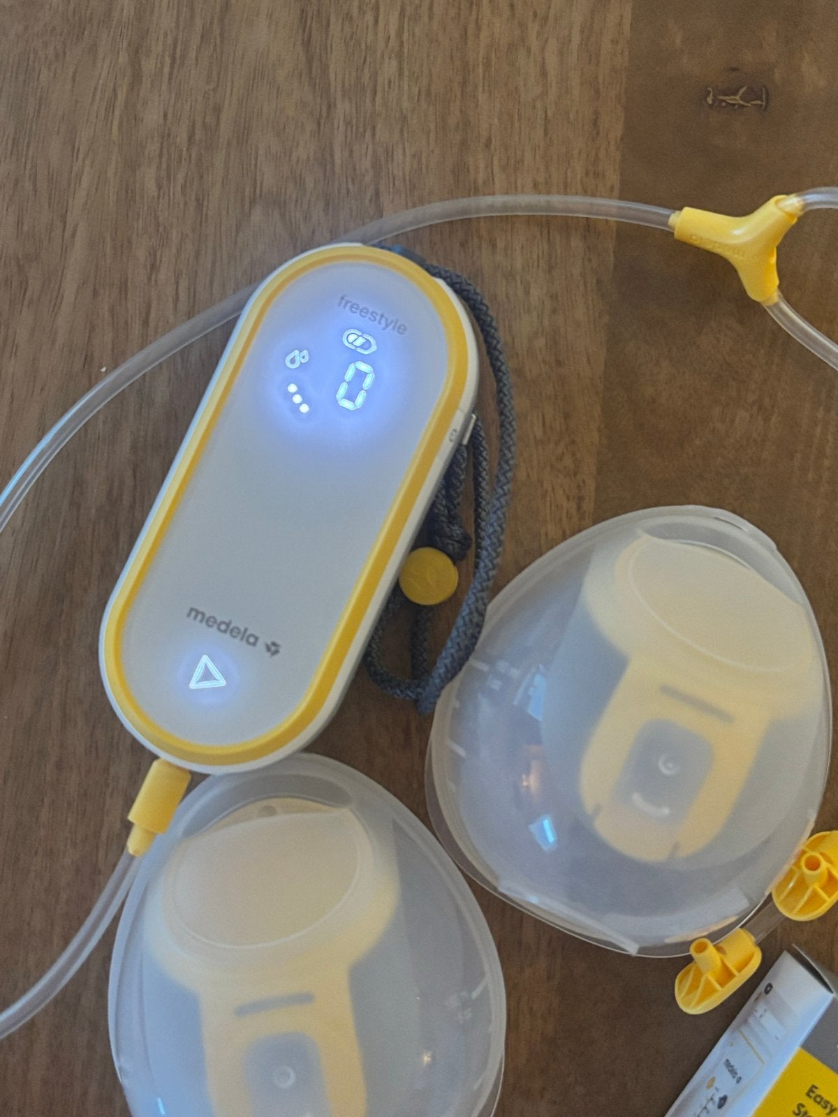 Medela Freestyle handsfree borstkolf, Ophalen of Verzenden, Zo goed als nieuw