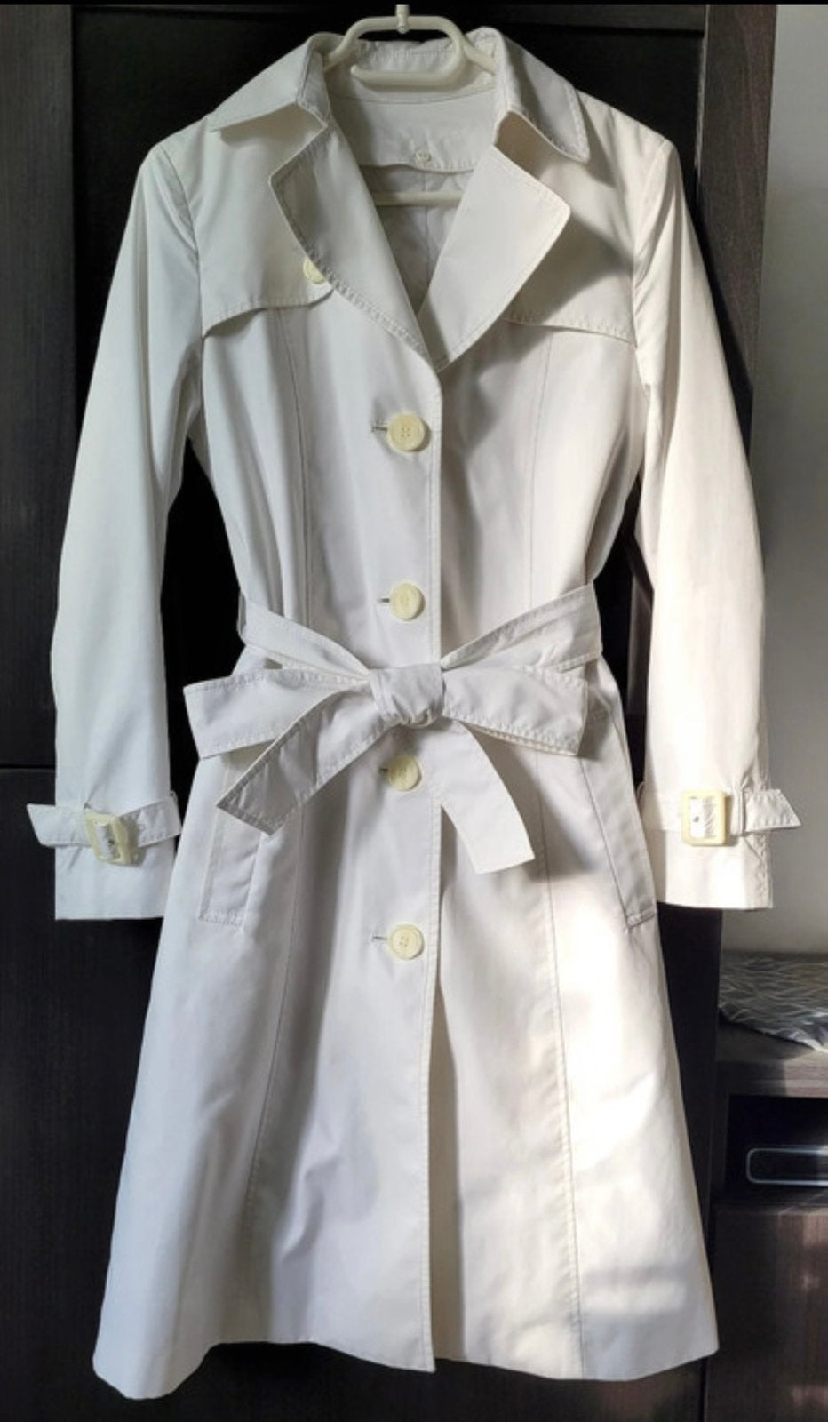 UNIQLO witte trenchcoat maat M, Ophalen, Zo goed als nieuw, Maat 38/40 (M), Wit