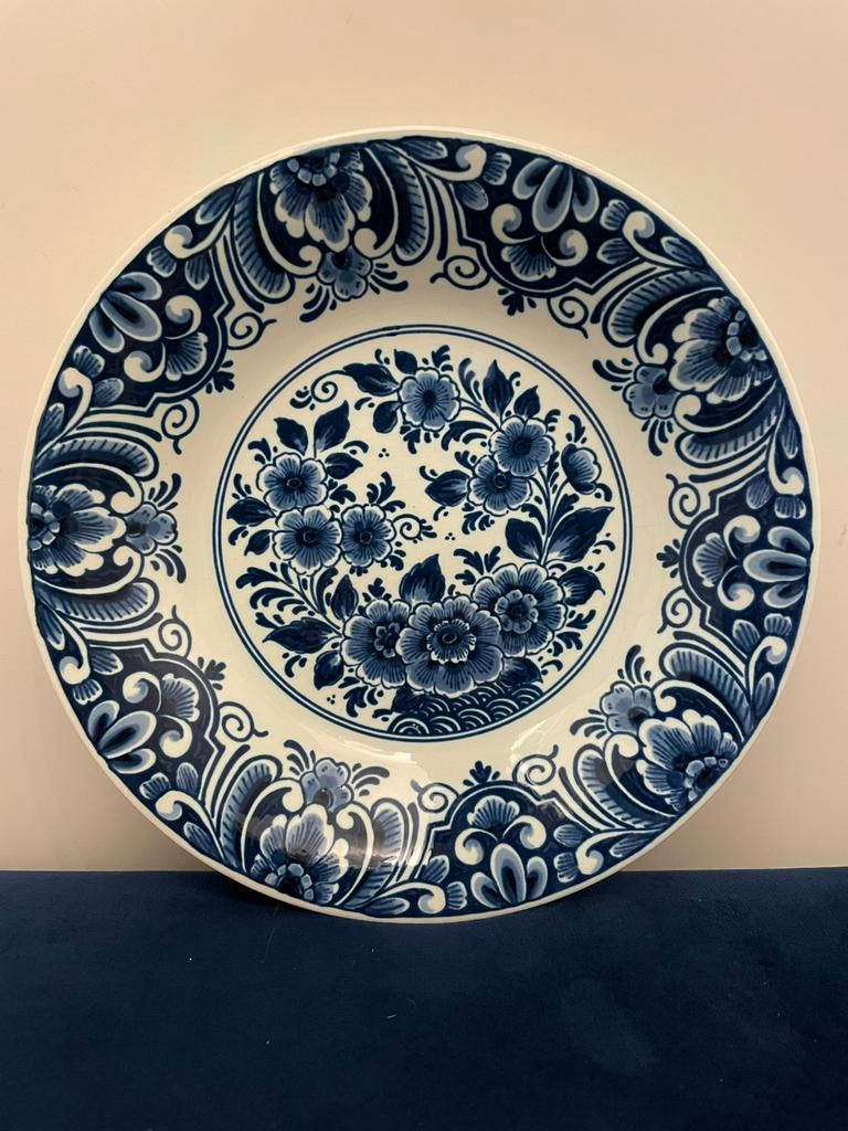 Oud Delft | blauw-wit floraal decor | gesigneerd | 1920-1970, Ophalen of Verzenden