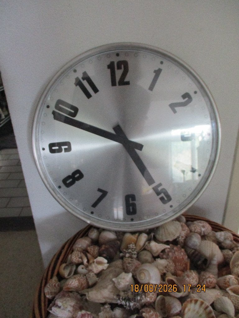 Hangklok Bradis, 39 cm diameter, werkt, zilverkleurig, IKEA, Analoog, Werkt op batterijen, Ophalen of Verzenden