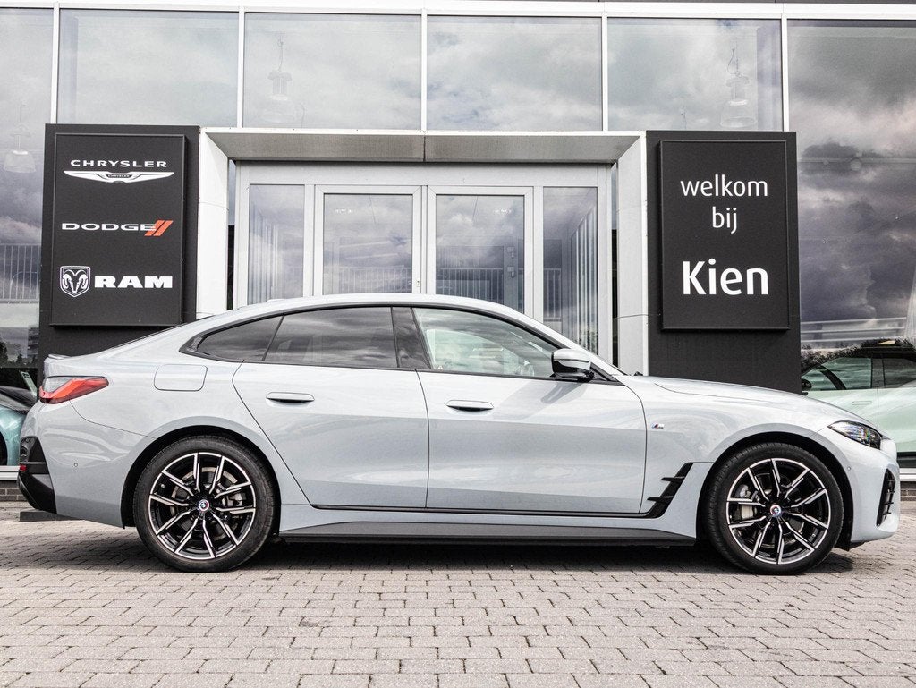 BMW i4 eDrive40 84 kWh M-Sportpakket, Auto's, BMW, Achterwielaandrijving, Parkeersensor, 340 pk, Origineel Nederlands