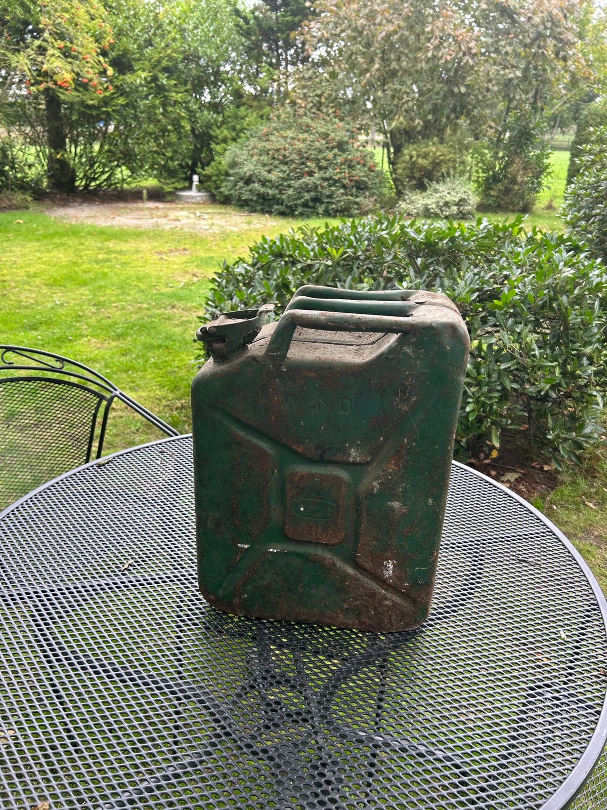 Oude militaire jerrycan 1957 – Britse Broad Arrow – 20 liter, Verzamelen, Ophalen of Verzenden, Engeland
