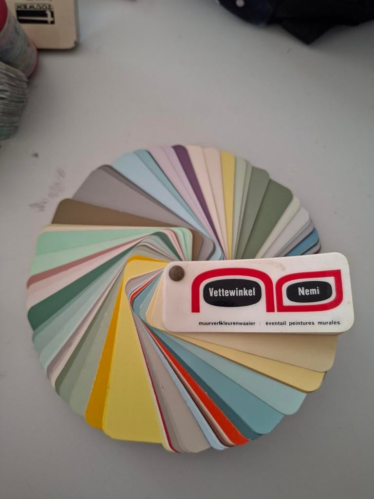 Vettewinkel Nemi kleurenwaaier - Muurverf kleuren, Ophalen of Verzenden, Gebruikt, Overige typen