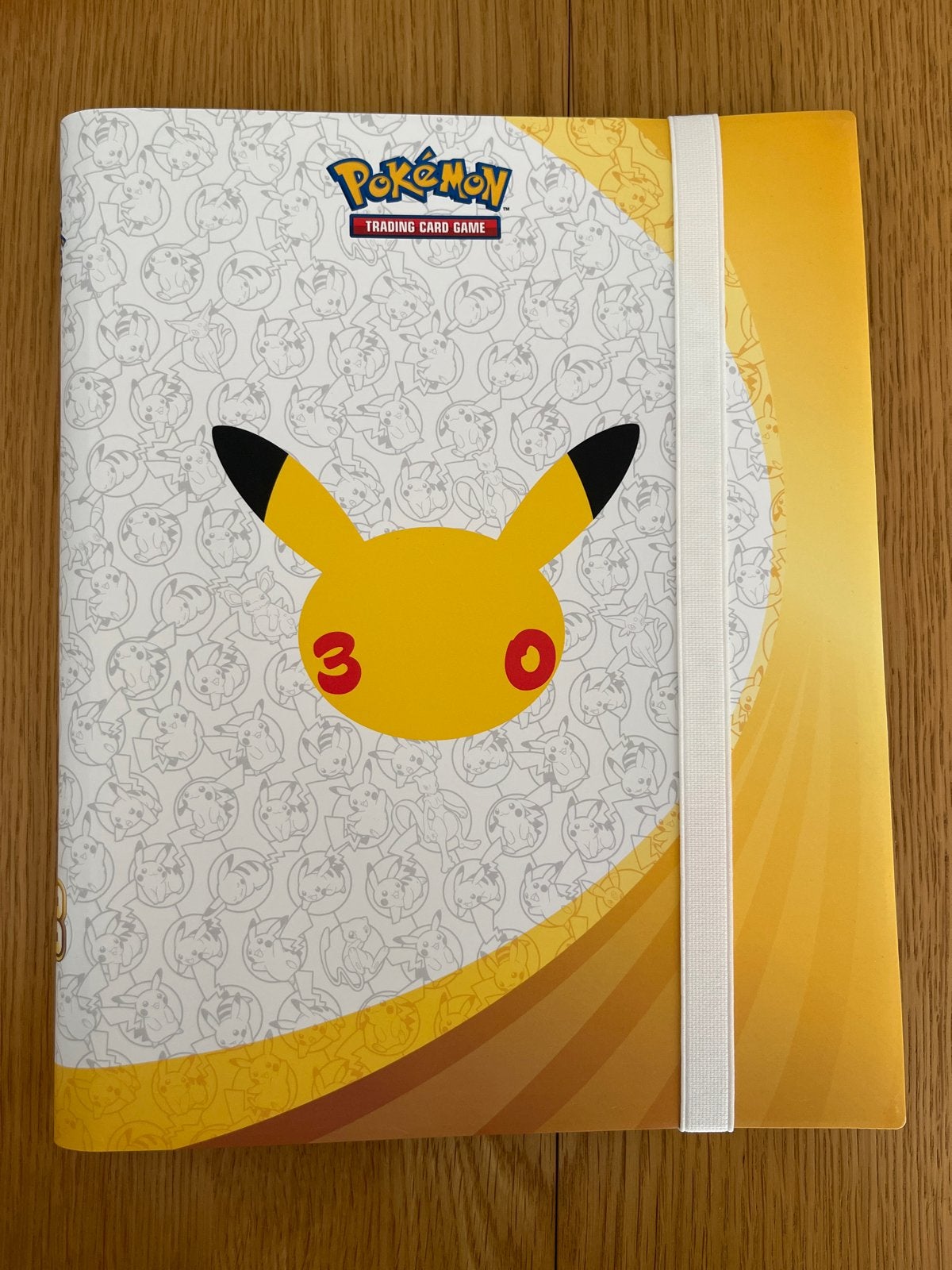 Pokémon 25th Anniversary Pikachu Verzamelmap, Ophalen of Verzenden, Nieuw, Overige typen