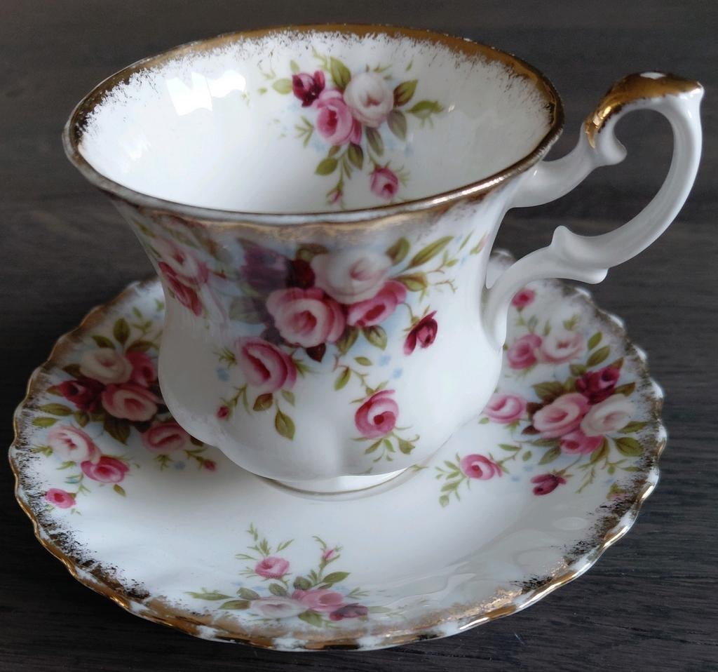 Vintage Royal Albert Cottage Garden Bone China, Antiek en Kunst, Antiek | Servies los, Ophalen of Verzenden