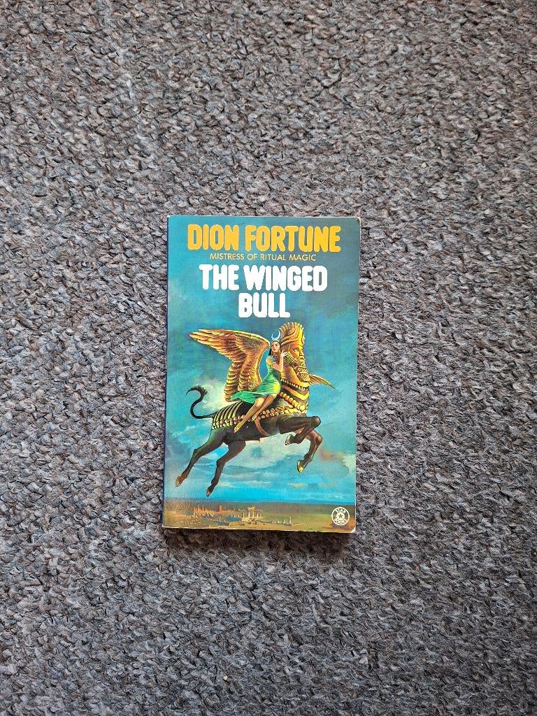 The Winged Bull /Mistress of Ritual Magic/occult, Achtergrond en Informatie, Spiritualiteit algemeen, Ophalen of Verzenden, Gelezen