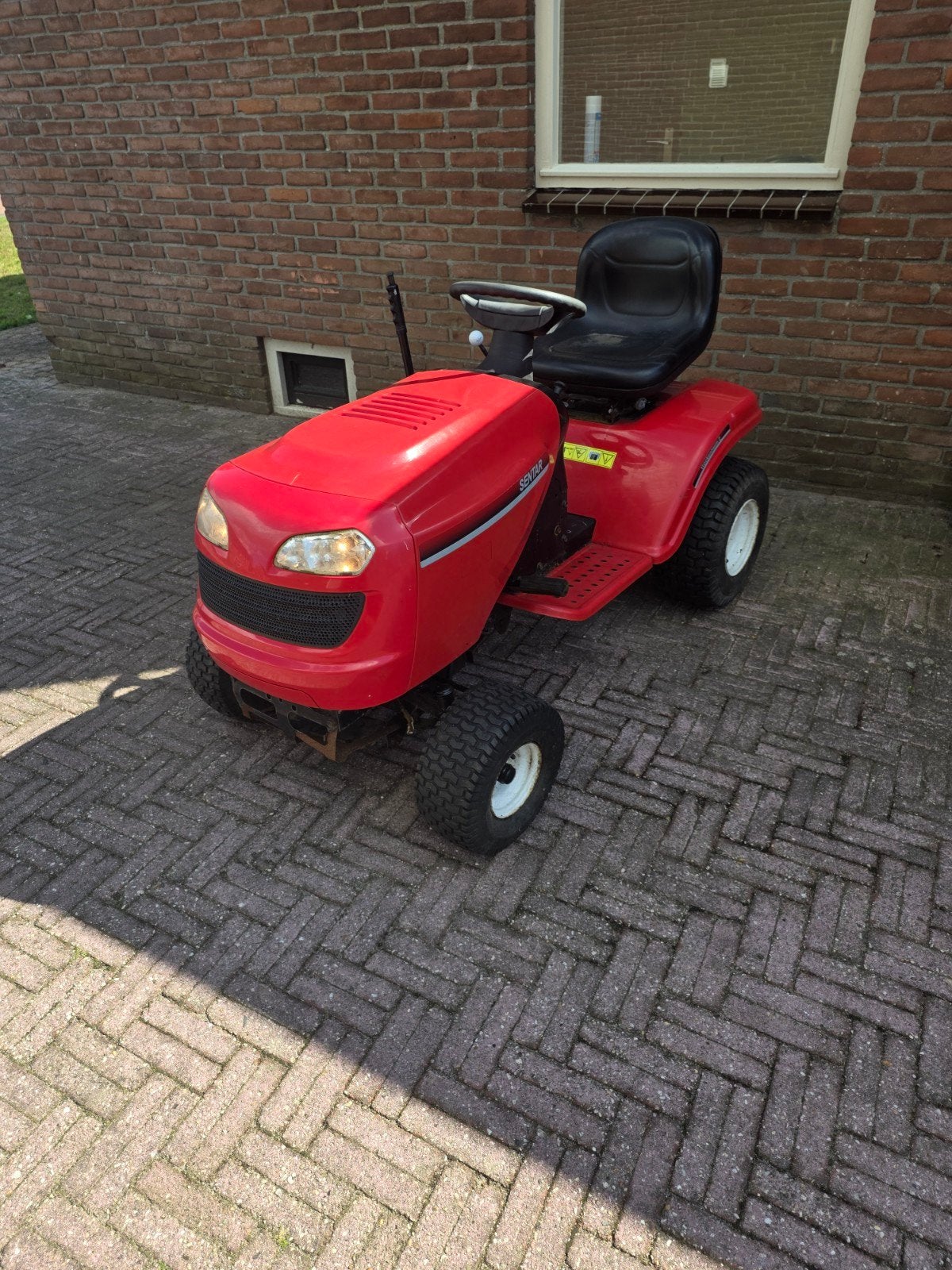 Sterke 18.5 pk hydrostaat tuintrekker automaat met trekhaak, Gebruikt, Elektrische starter, Ophalen of Verzenden, Benzine-grasmaaier