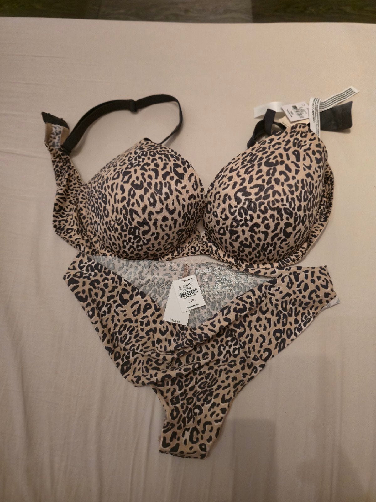 Victoria's Secret luipaardprint lingerieset, Kleding | Dames, Victoria's Secret, Ophalen of Verzenden, Meerkleurig, Setje