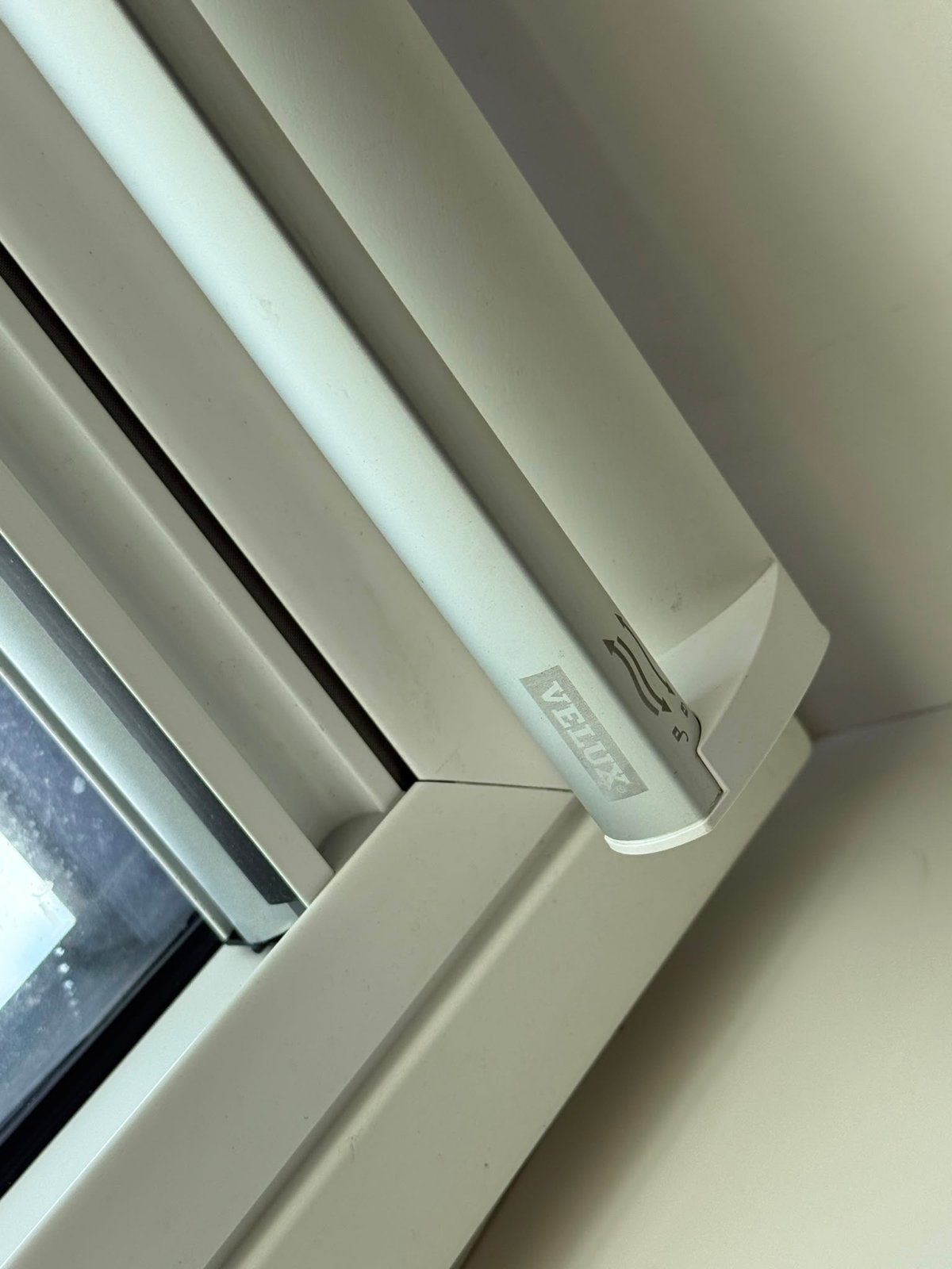 Velux Dakraam GGU PK08 met verduisterend rolgordijn - ZGAN, Ophalen, 80 tot 120 cm, 120 tot 160 cm, Zo goed als nieuw