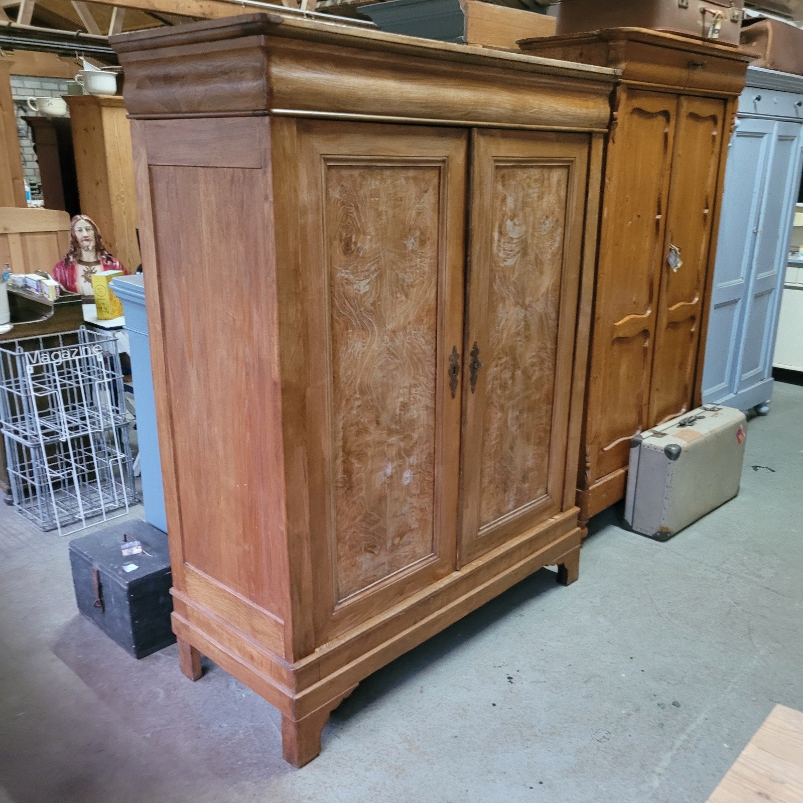 Foto 4 van Brocante oude eiken demontabele kast kledingkast servieskast