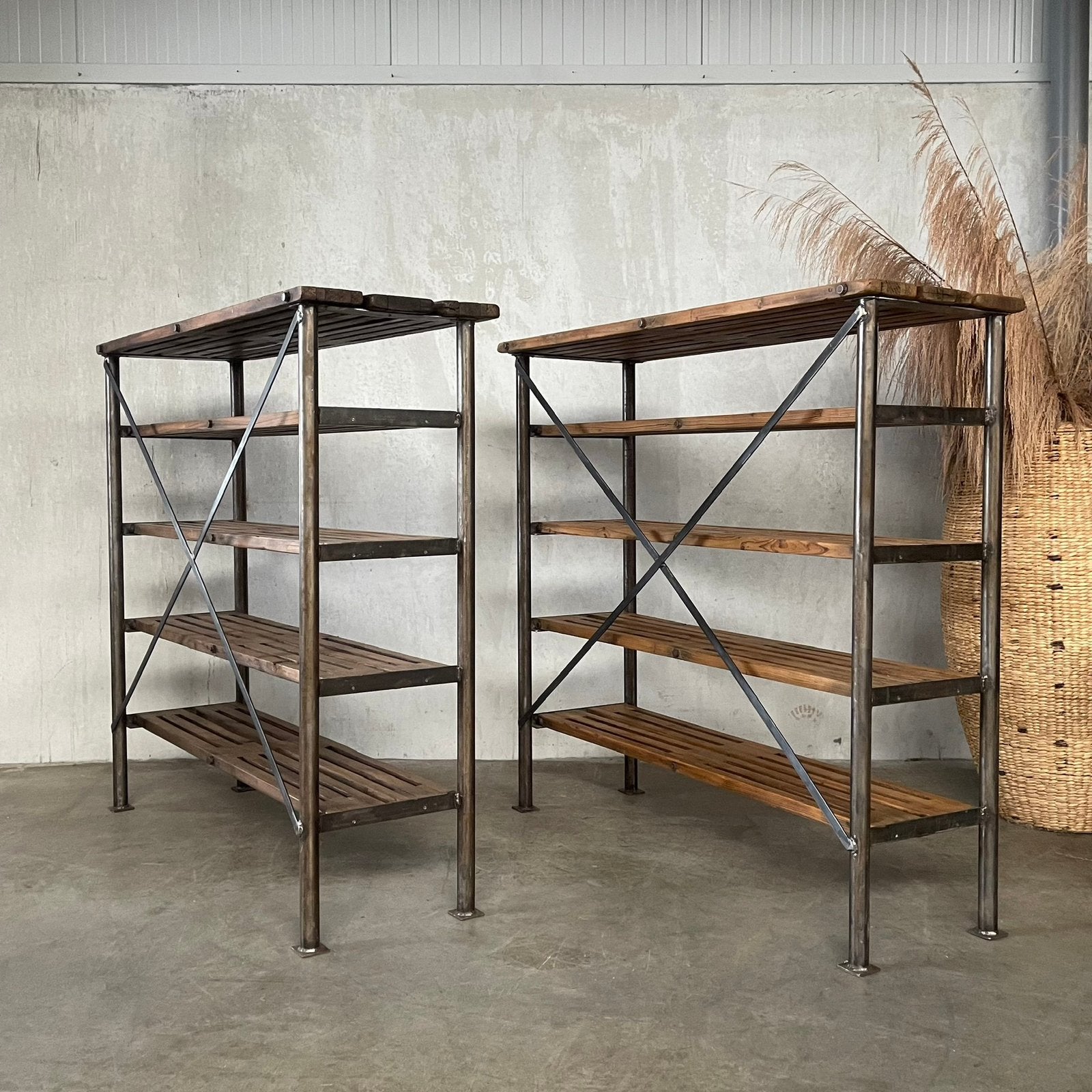 Oude stellingkast, industriële stelling, vintage kast, Ophalen