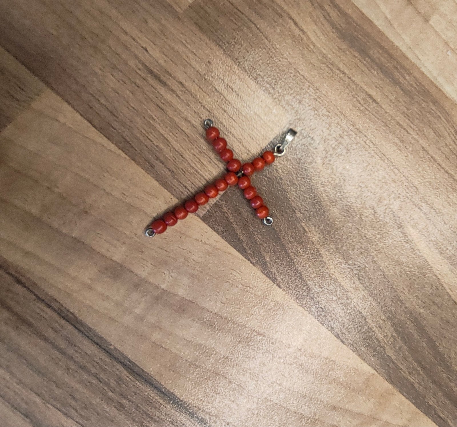 Antiek handgemaakt kruisje van bloedkoraal, Sieraden, Tassen en Uiterlijk, Ophalen of Verzenden