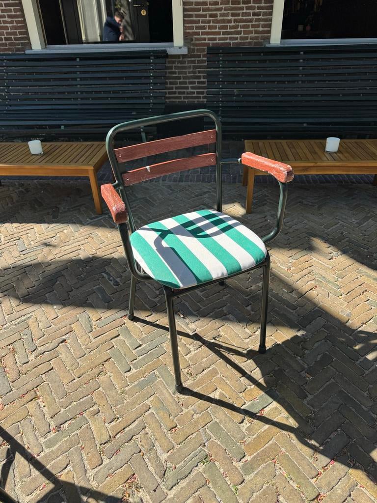Terrasstoelen met armleuning zonder gestreepte kussens, Zakelijke goederen, Horeca | Meubilair en Inrichting, Ophalen, Gebruikt