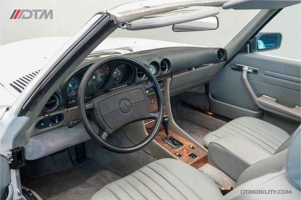 Mercedes-Benz 500-serie 560 SL | NL-Kenteken | Leder, Auto's, Oldtimers, Automaat, 232 pk, Cabriolet, Wit