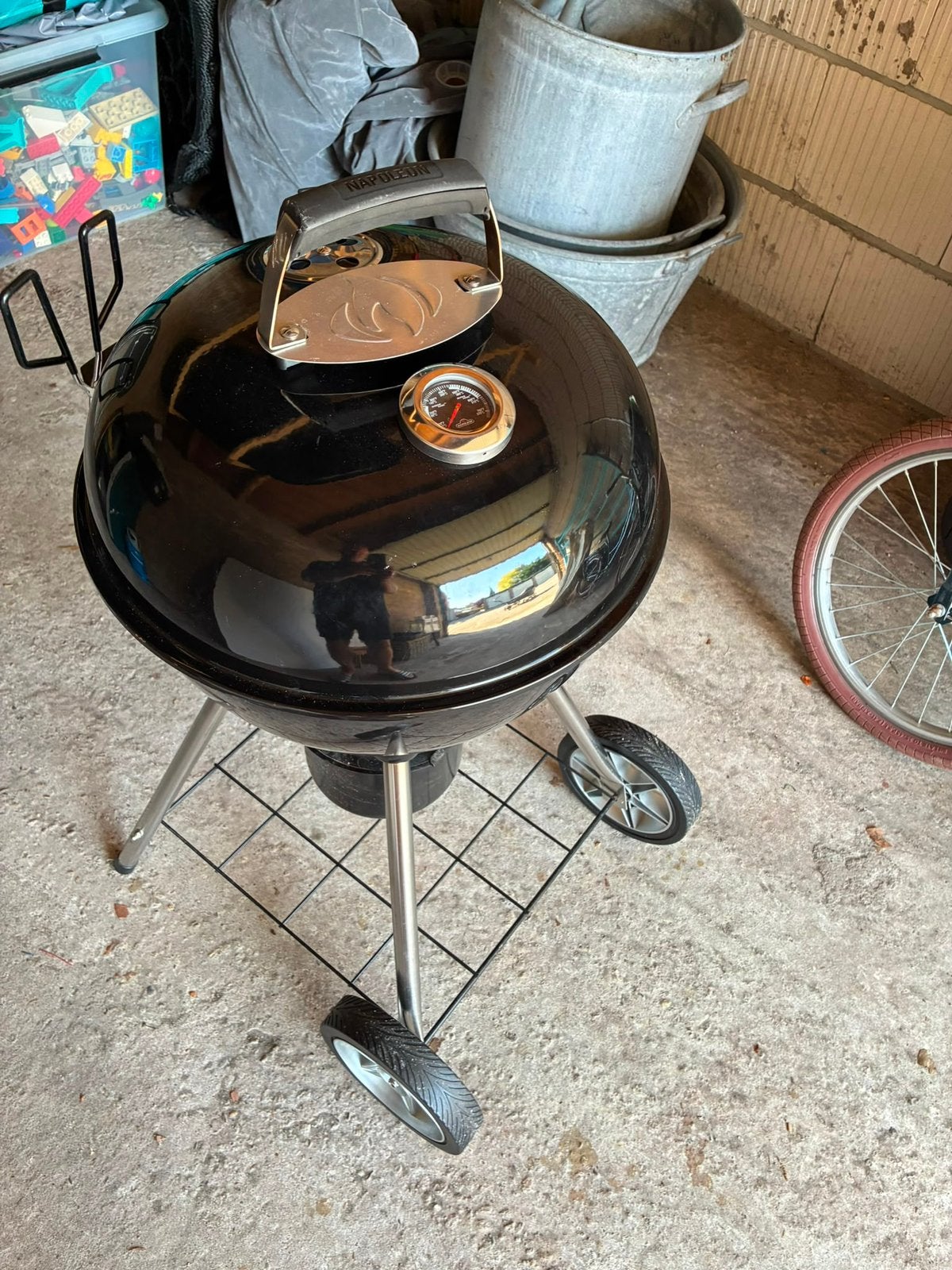 Te koop aangeboden zo goed als nieuwe Napoleon houtskool BBQ, Ophalen, Zo goed als nieuw