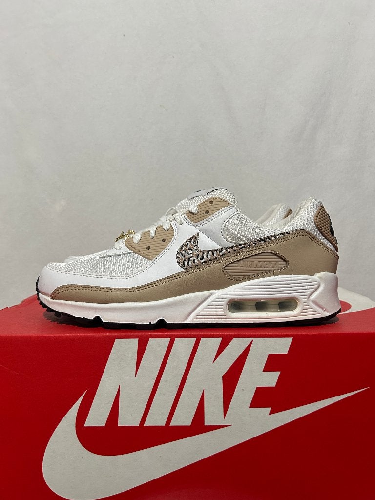 NIEUW! Maat 40 - Nike Air Max 90 United in Victory, Kleding | Dames, Verzenden, Wit, Nieuw, Sneakers of Gympen