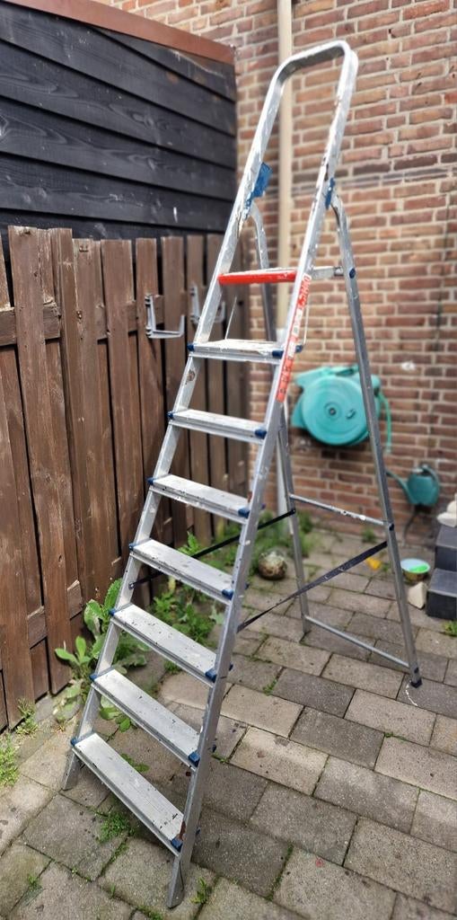 Altrex D804 Trap – 8 Treden – Stevig & Veilig, Doe-het-zelf en Verbouw, Ladders en Trappen, Ophalen, Gebruikt, Minder dan 2 meter