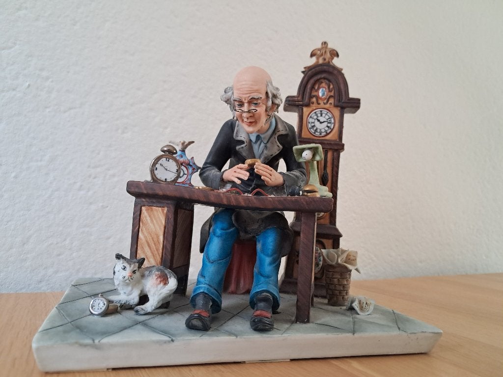 CAPODIMONTE Klokkenmaker met Kat, Ophalen, Zo goed als nieuw, Mens